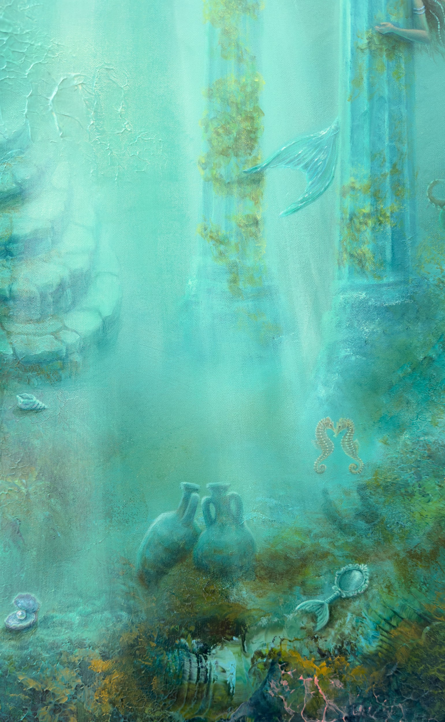 Close-up of the seashells and underwater details.